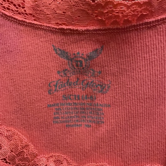 SOLD——4pack) Lacey Tanks/Under-Blouses - Picture 5 of 6